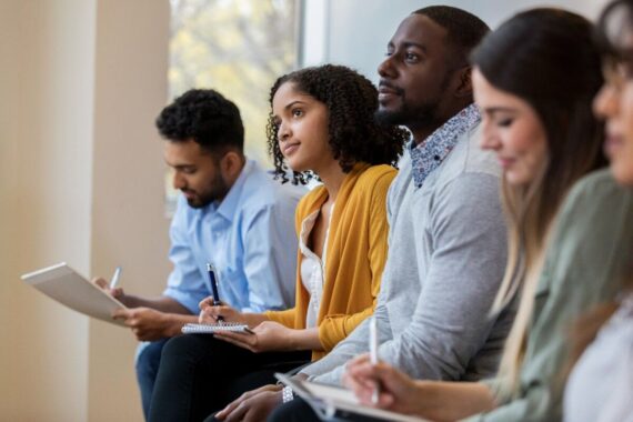 Government should consider paying GP student loans, report suggests