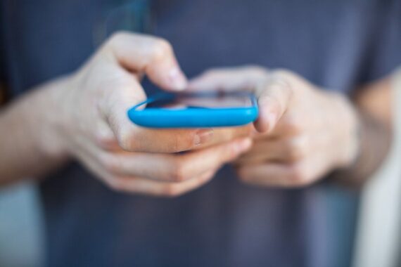 Sending messages via NHS app saves over £1m