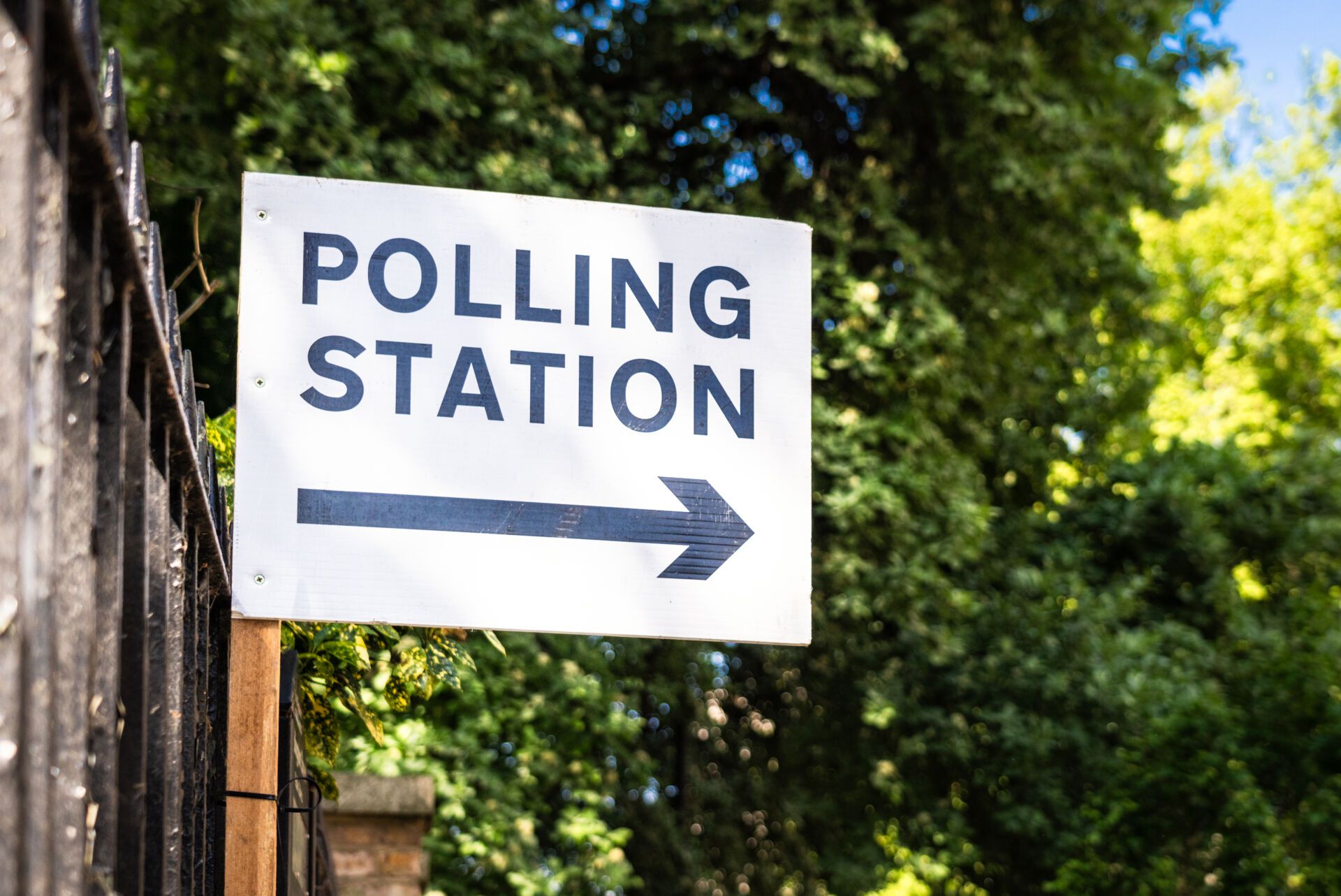 Election latest: The final pledges before polls open