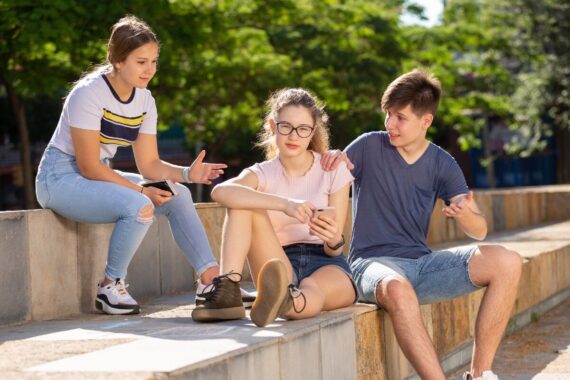 Government extends puberty blocker ban until end of November