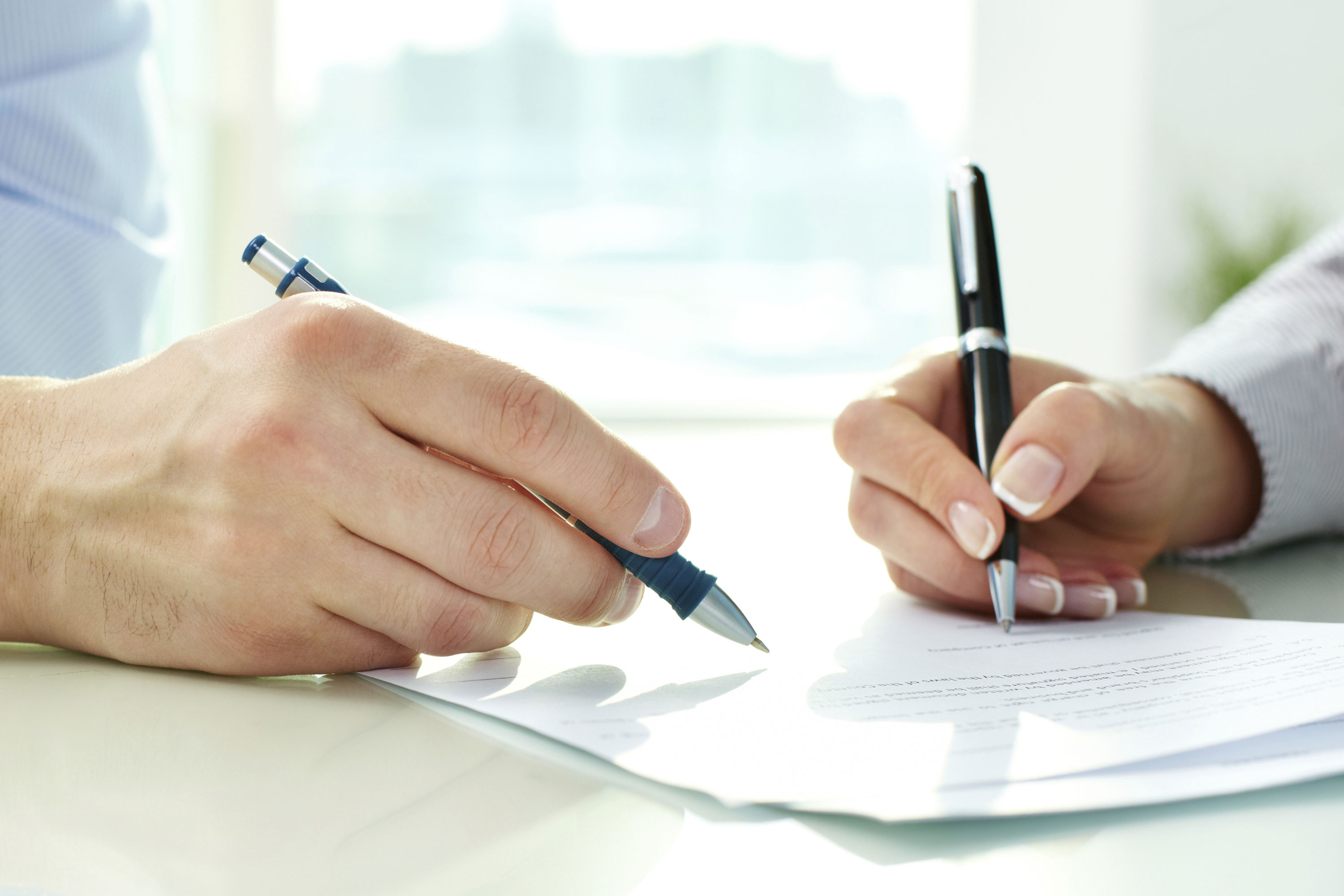 contract signing thinkstock 3x2