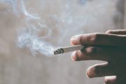 Incentives encourage smokers to quit long term, study finds