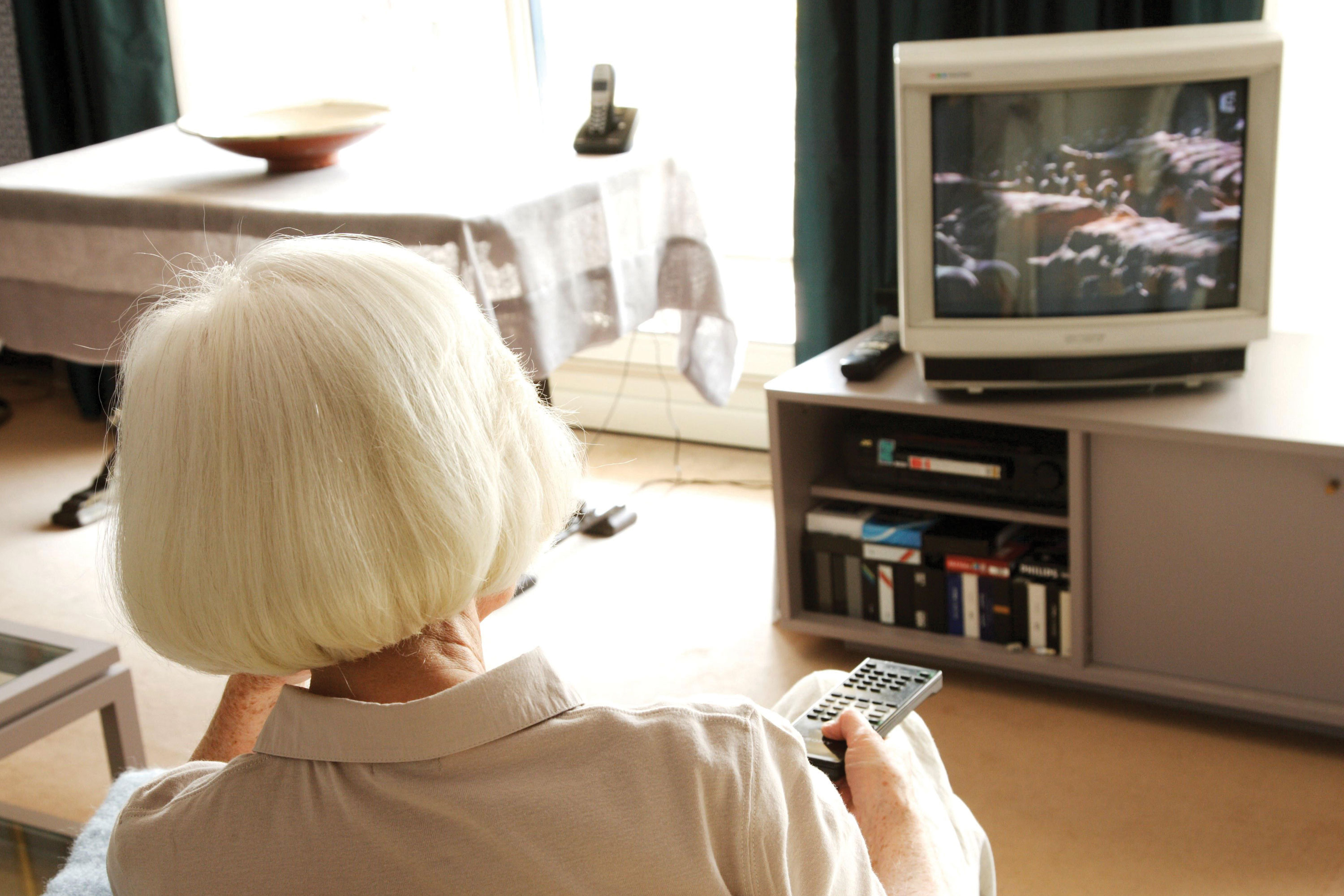 elderly lady watching tv SUO 3x2